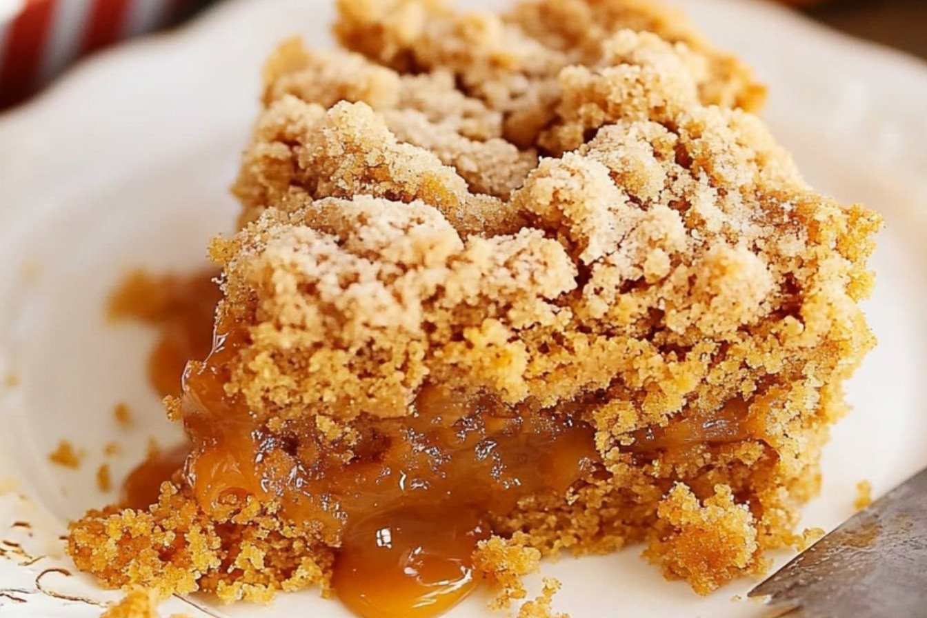 Easy Caramel Pumpkin Crumb Cake Recipe
