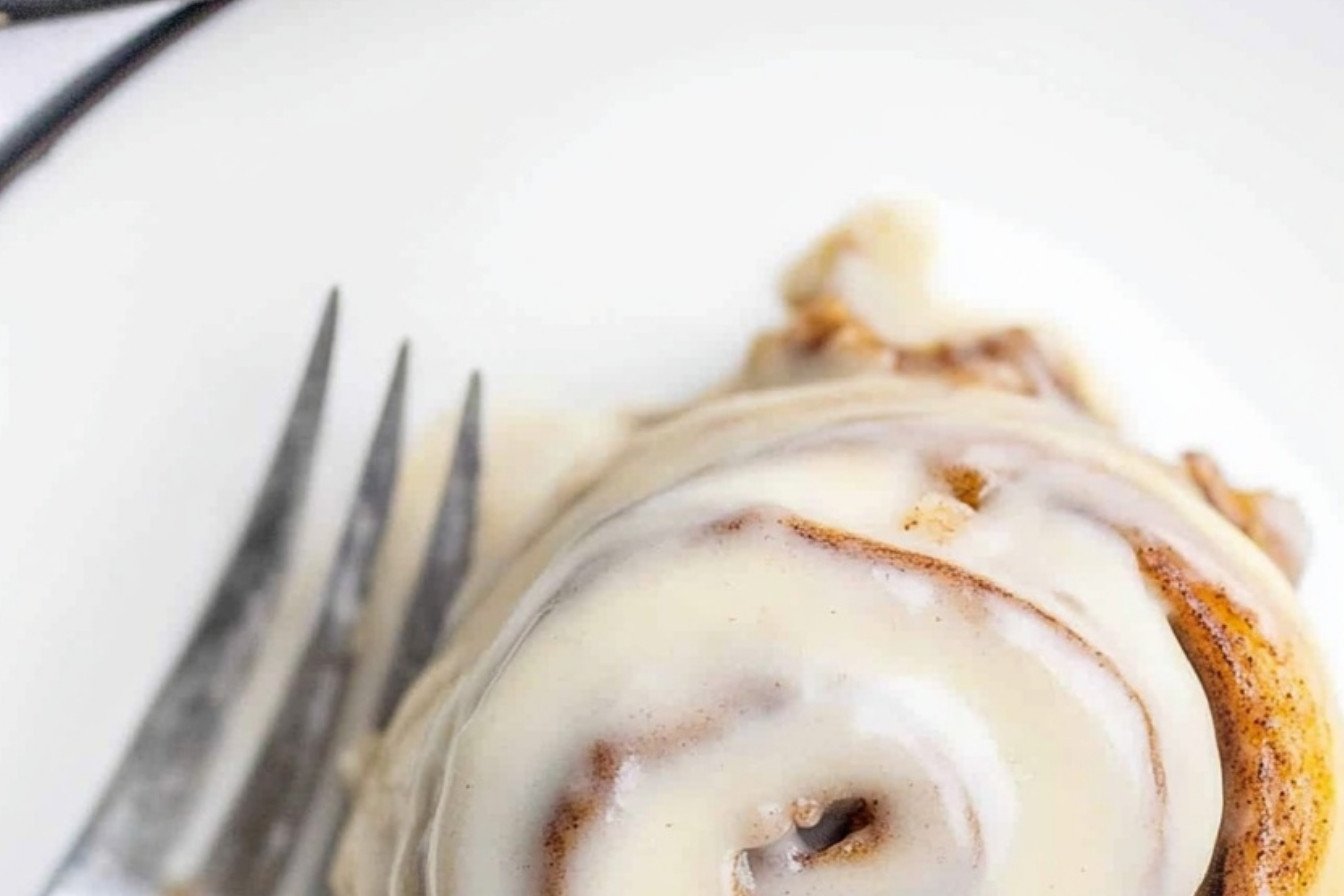 Easy Cinnamon Roll Icing Recipe